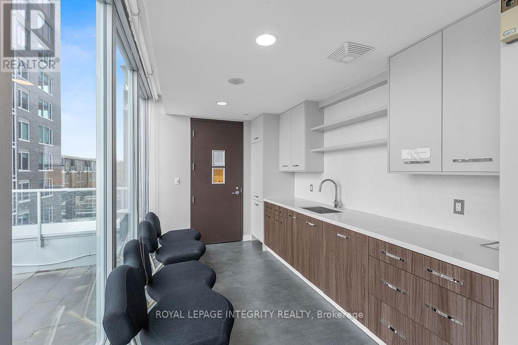 1908 - 111 Champagne Avenue S