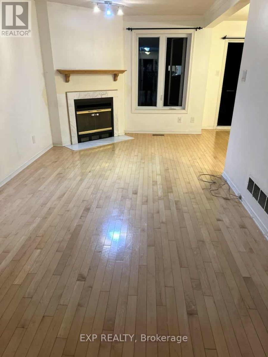 99 Woodbury Crescent