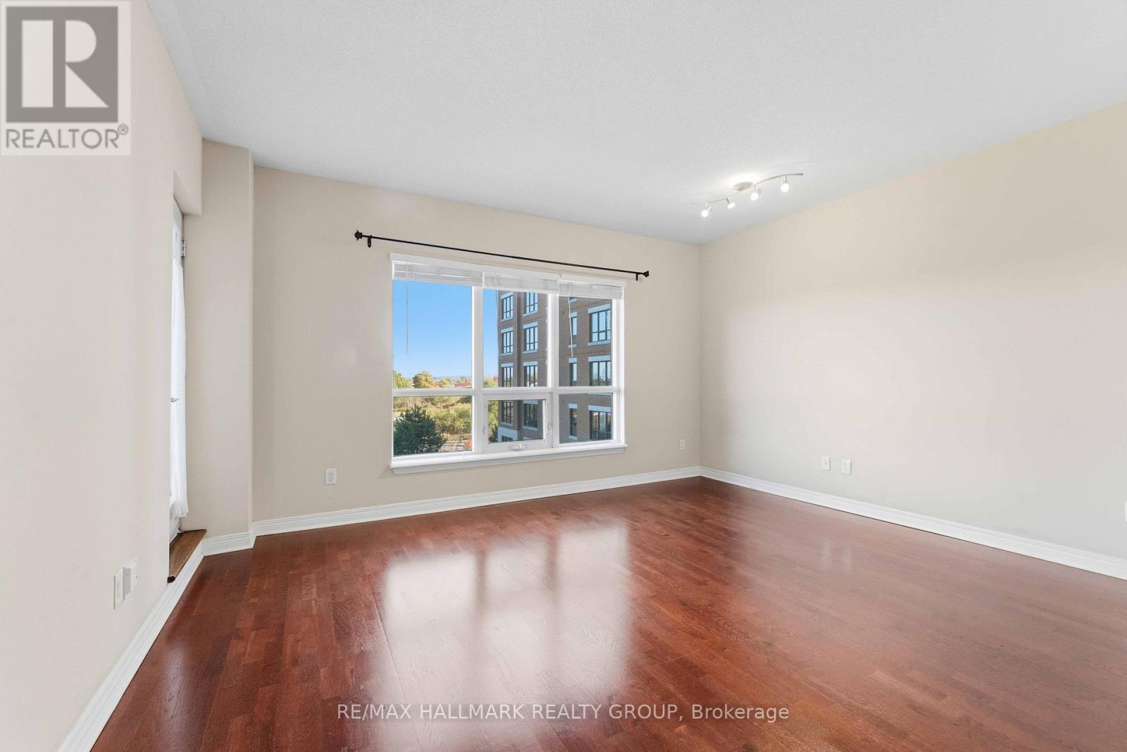 320 - 905 Beauparc Private