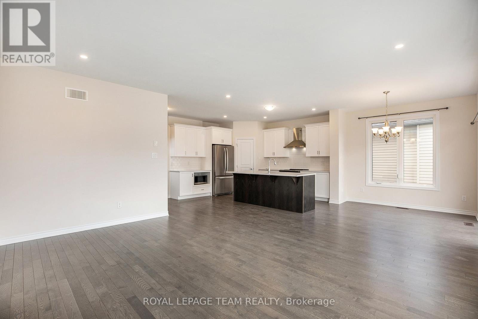 521 Kindred Crescent