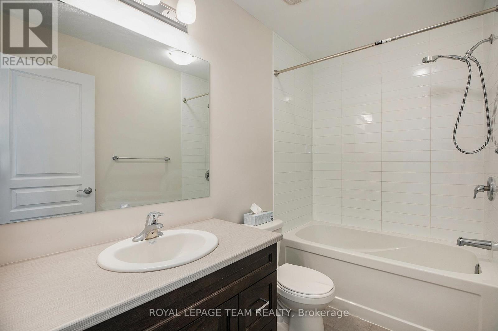 521 Kindred Crescent