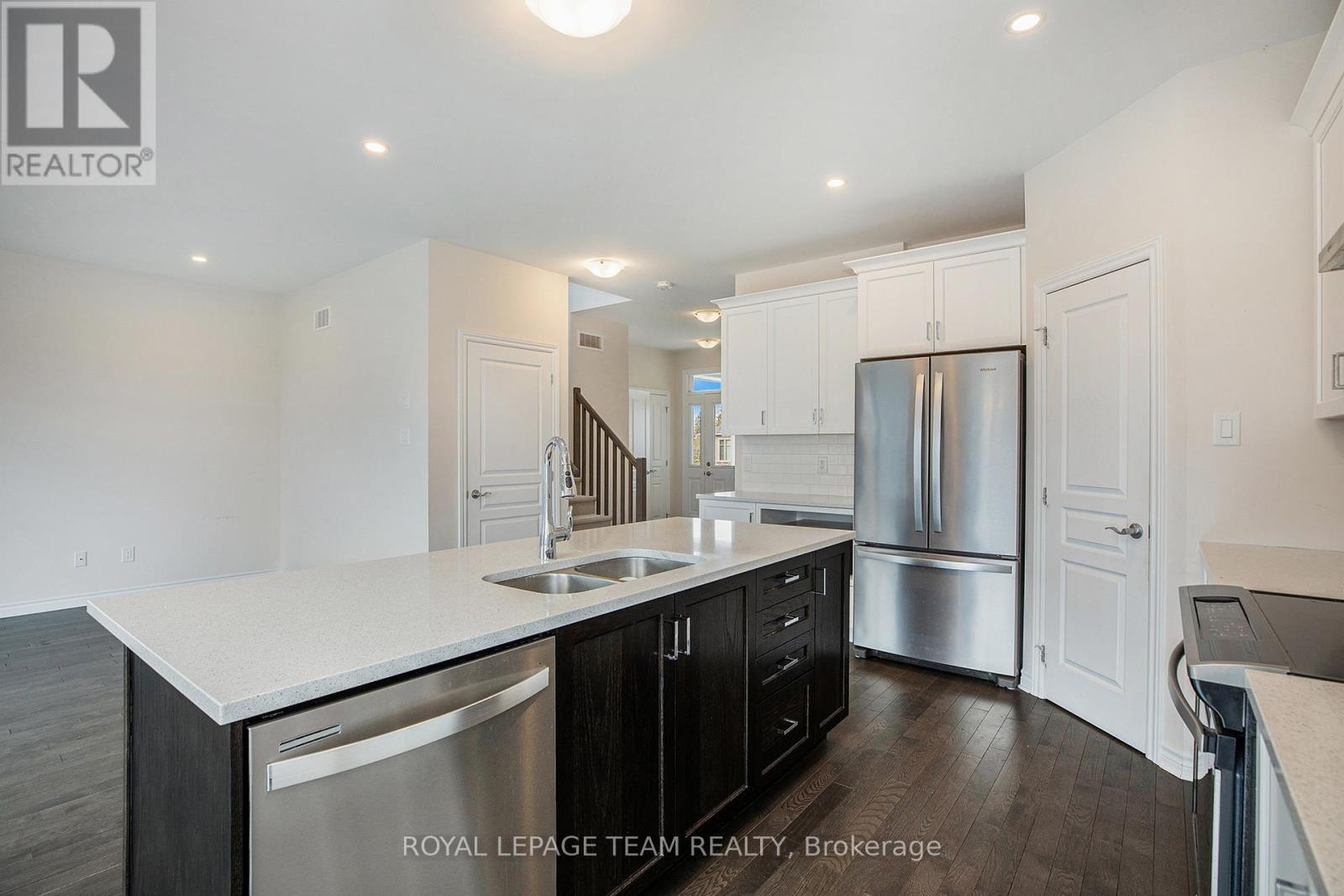 521 Kindred Crescent