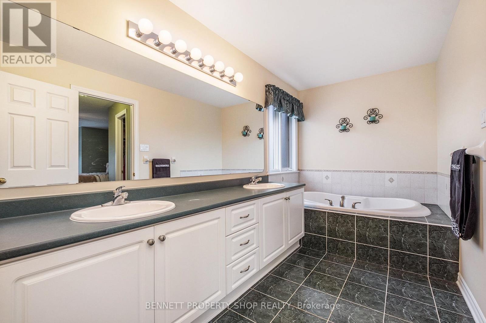 578 Devonwood Circle