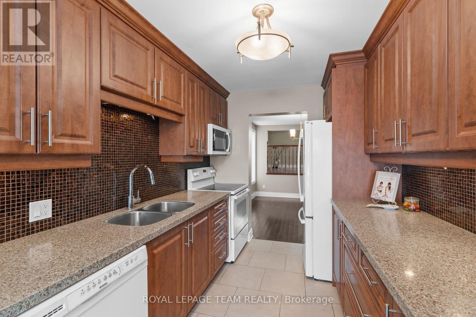 828 Kingfisher Crescent