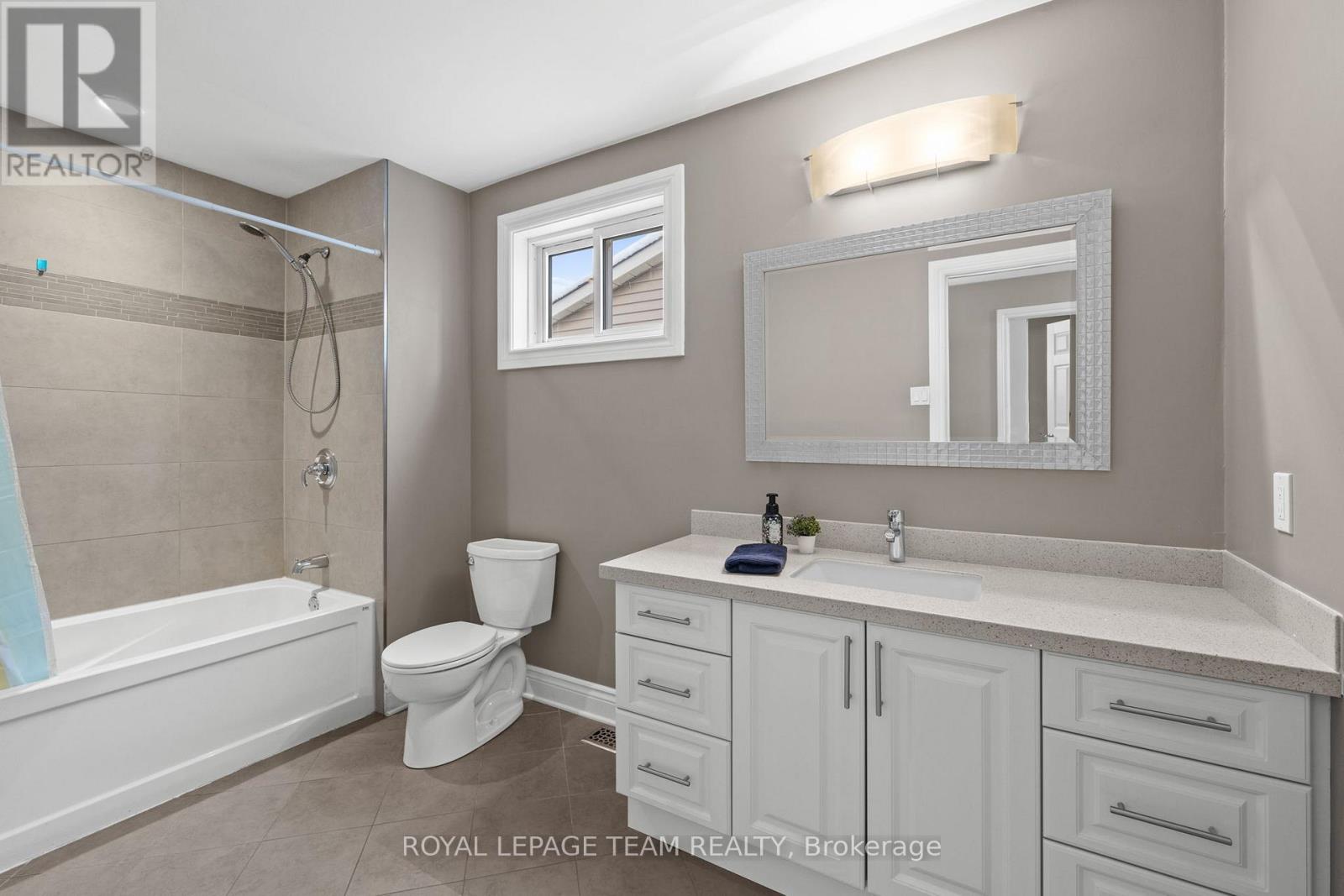 828 Kingfisher Crescent