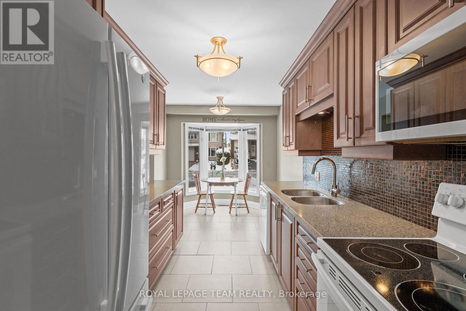 828 Kingfisher Crescent