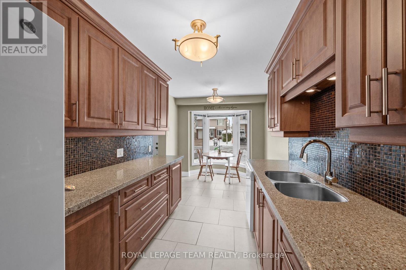 828 Kingfisher Crescent