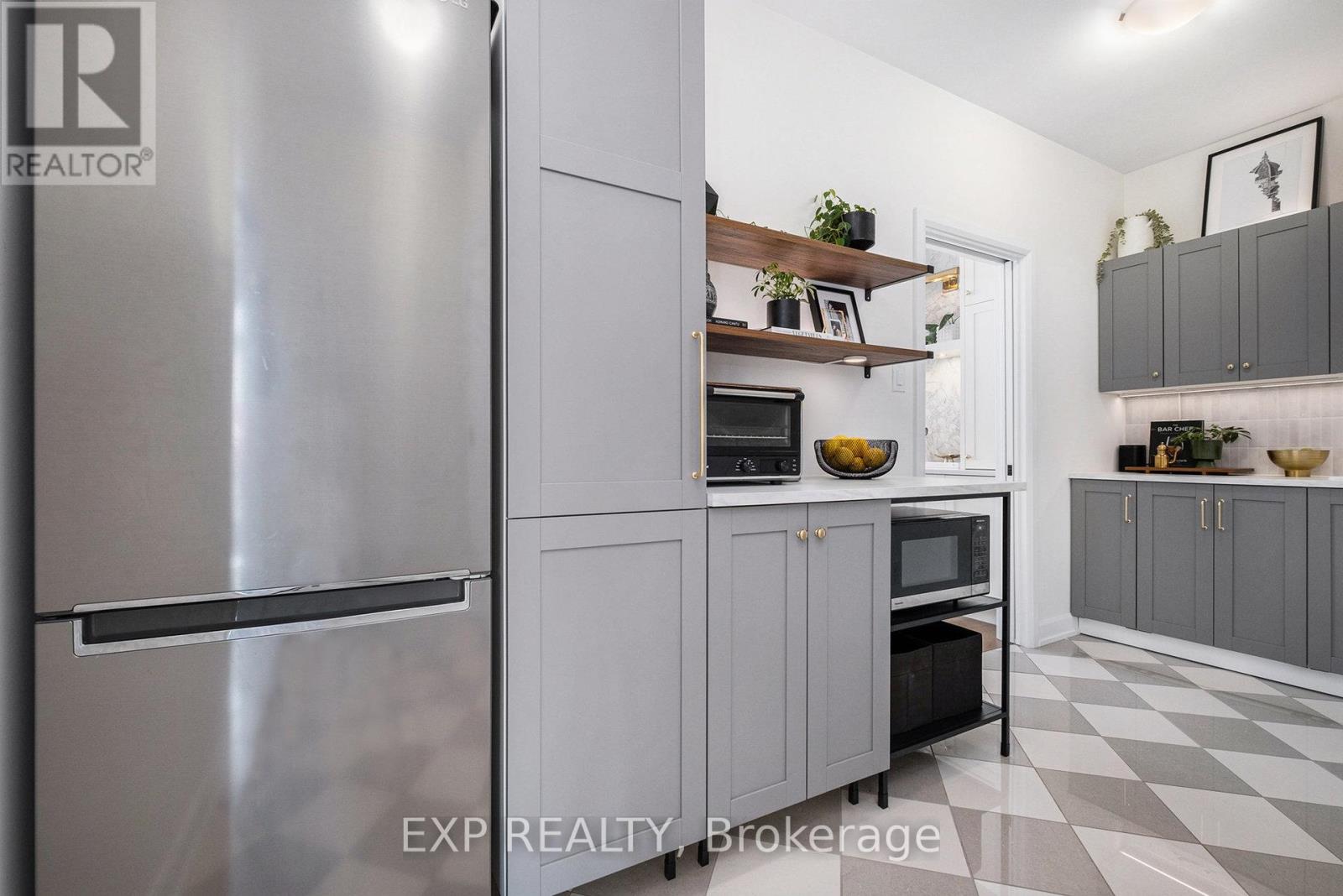 597 Paakanaak Avenue