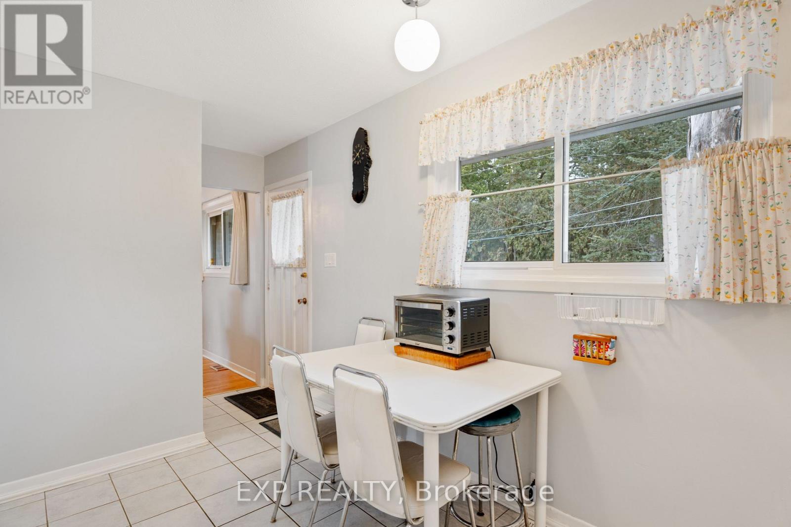 1233 Meadowlands Drive E