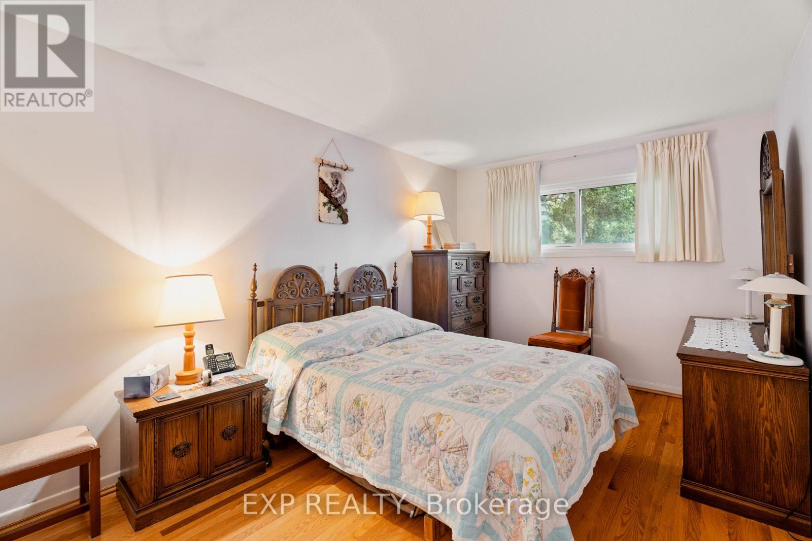 1233 Meadowlands Drive E