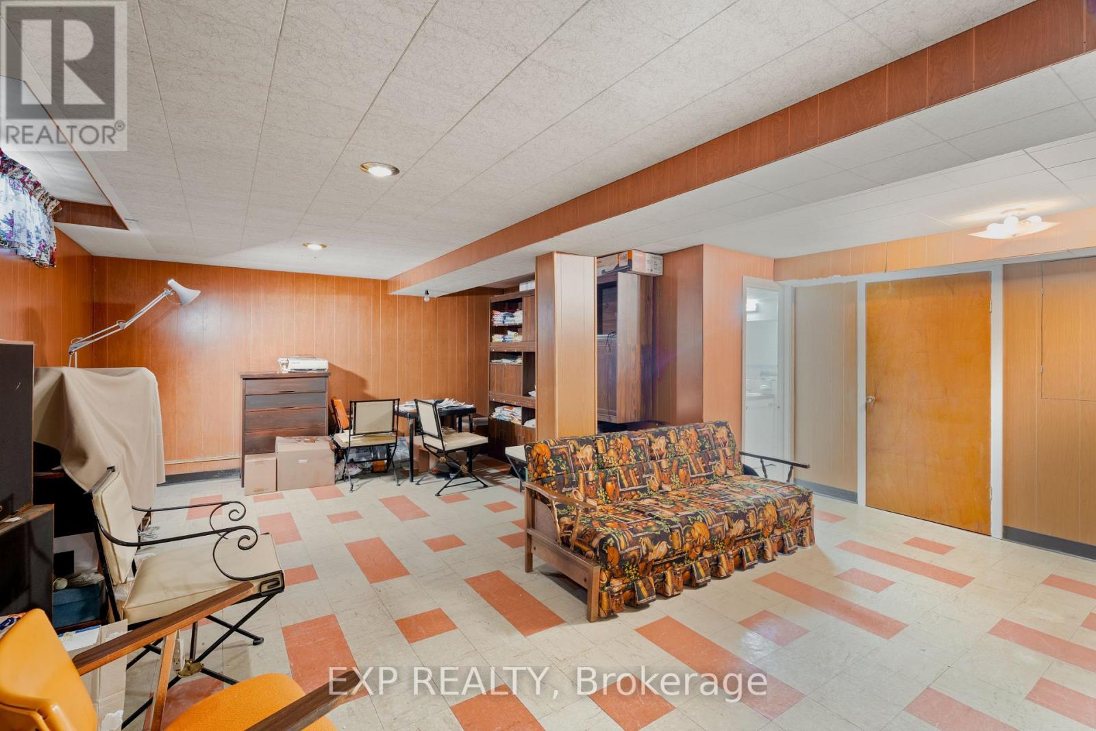 1233 Meadowlands Drive E