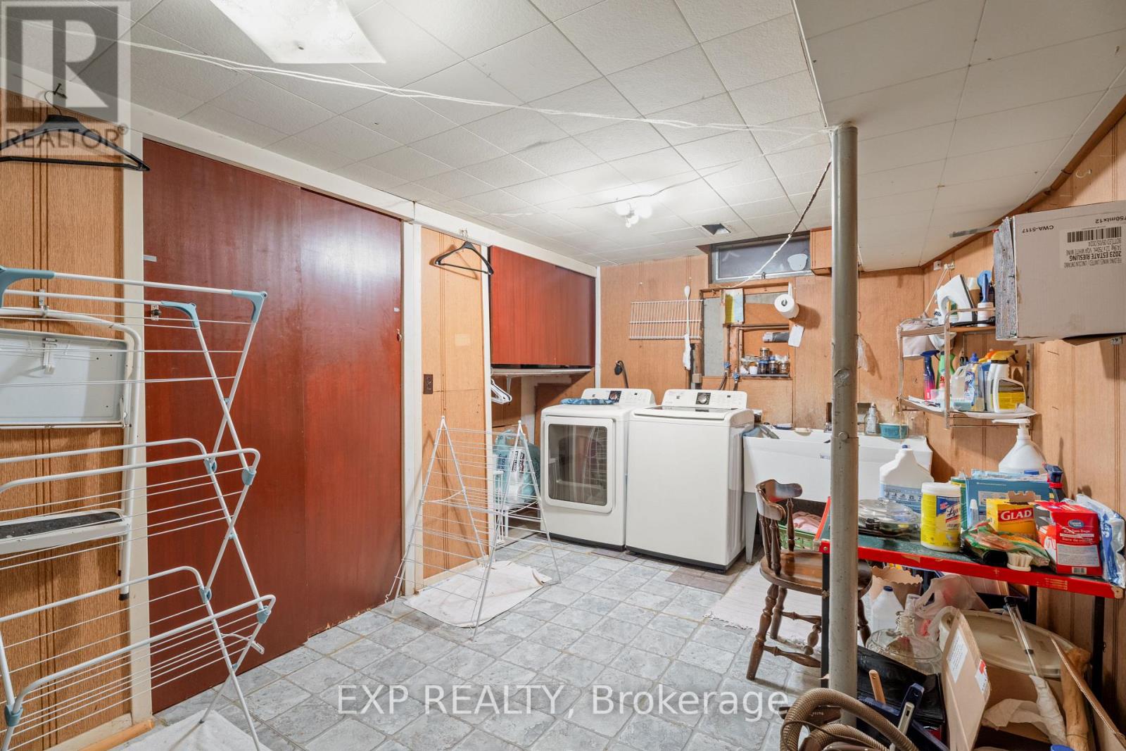 1233 Meadowlands Drive E