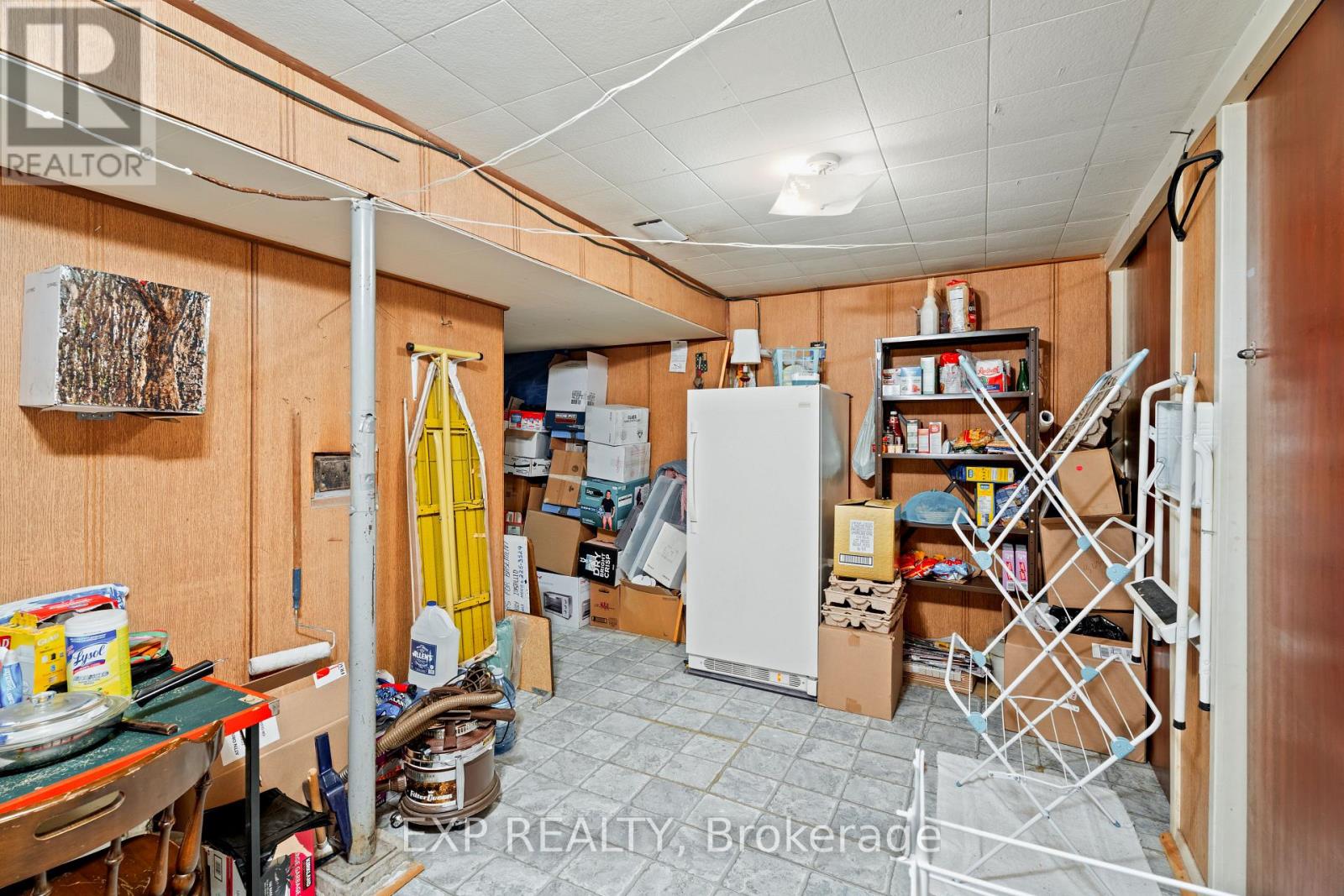 1233 Meadowlands Drive E