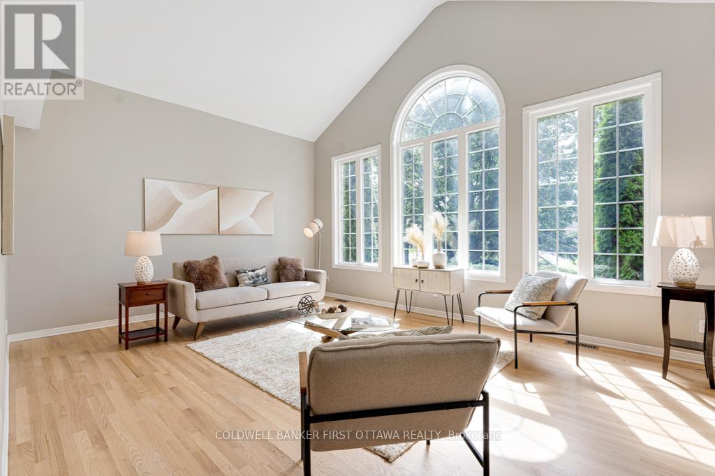 5525 Pettapiece Crescent