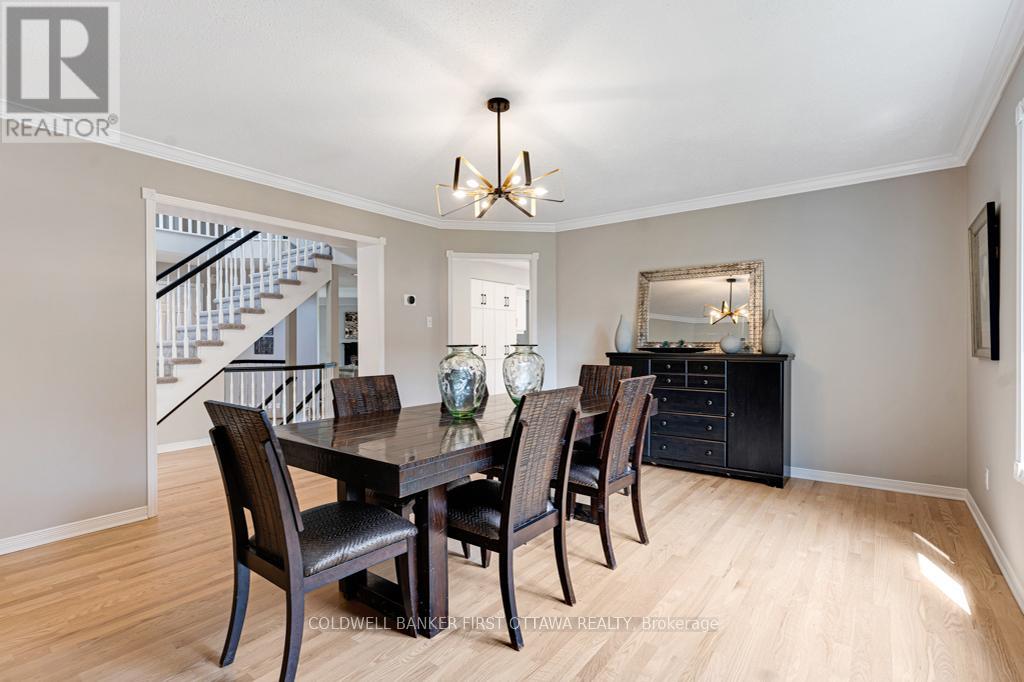 5525 Pettapiece Crescent