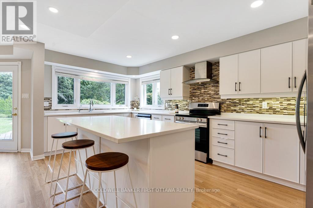 5525 Pettapiece Crescent