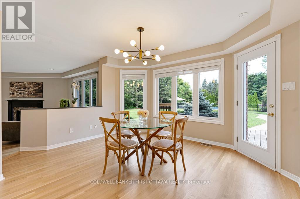 5525 Pettapiece Crescent