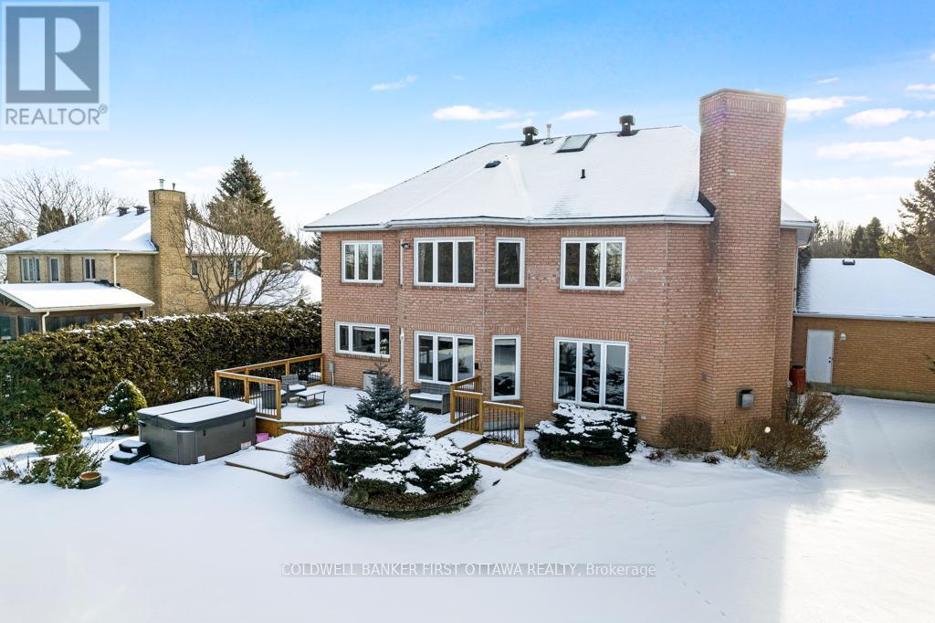 5525 Pettapiece Crescent