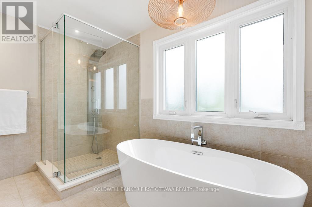 5525 Pettapiece Crescent