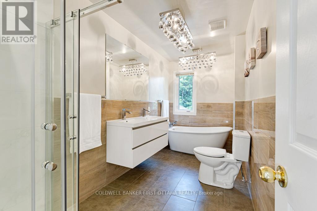 5525 Pettapiece Crescent