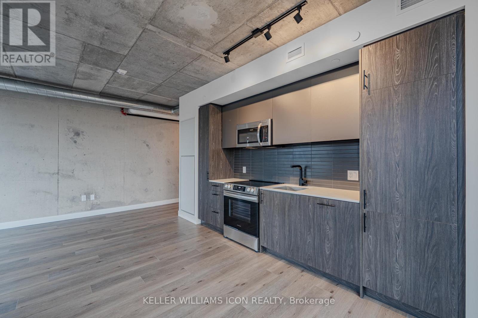 601 - 10 James Street