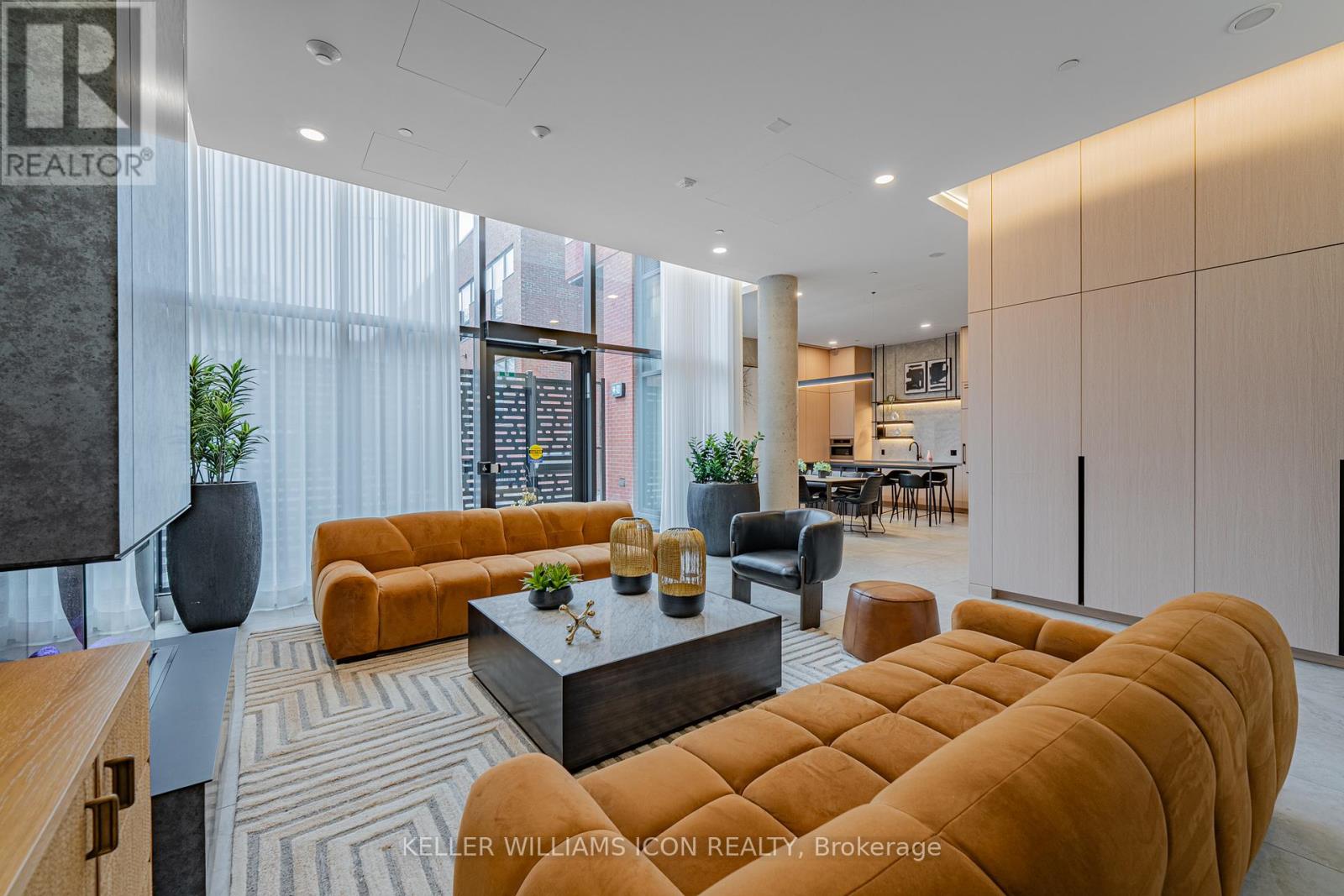 601 - 10 James Street