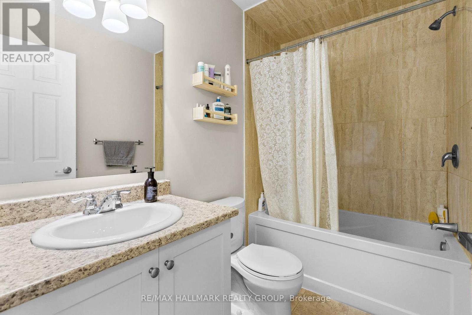 469 Meadowhawk Crescent