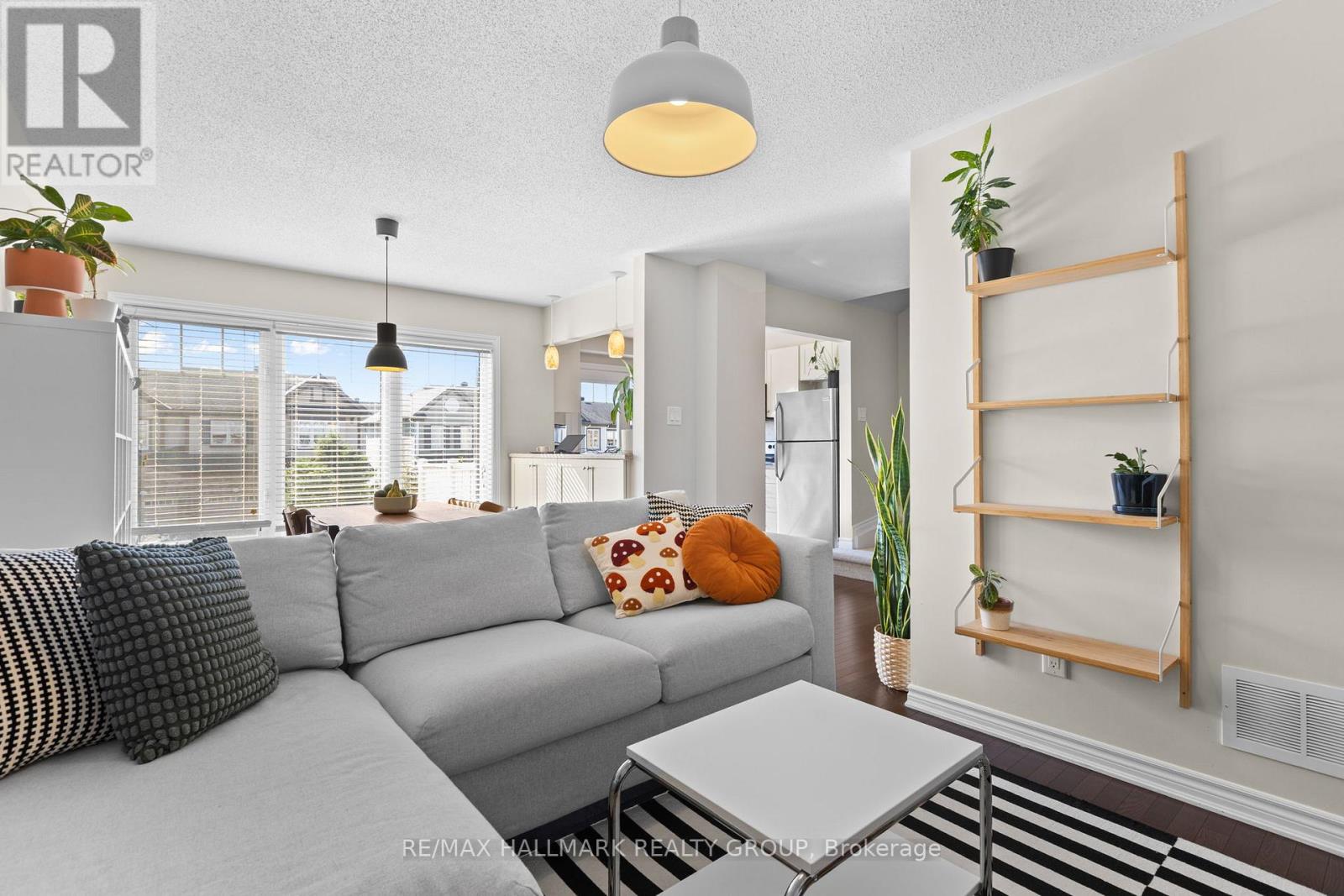 469 Meadowhawk Crescent