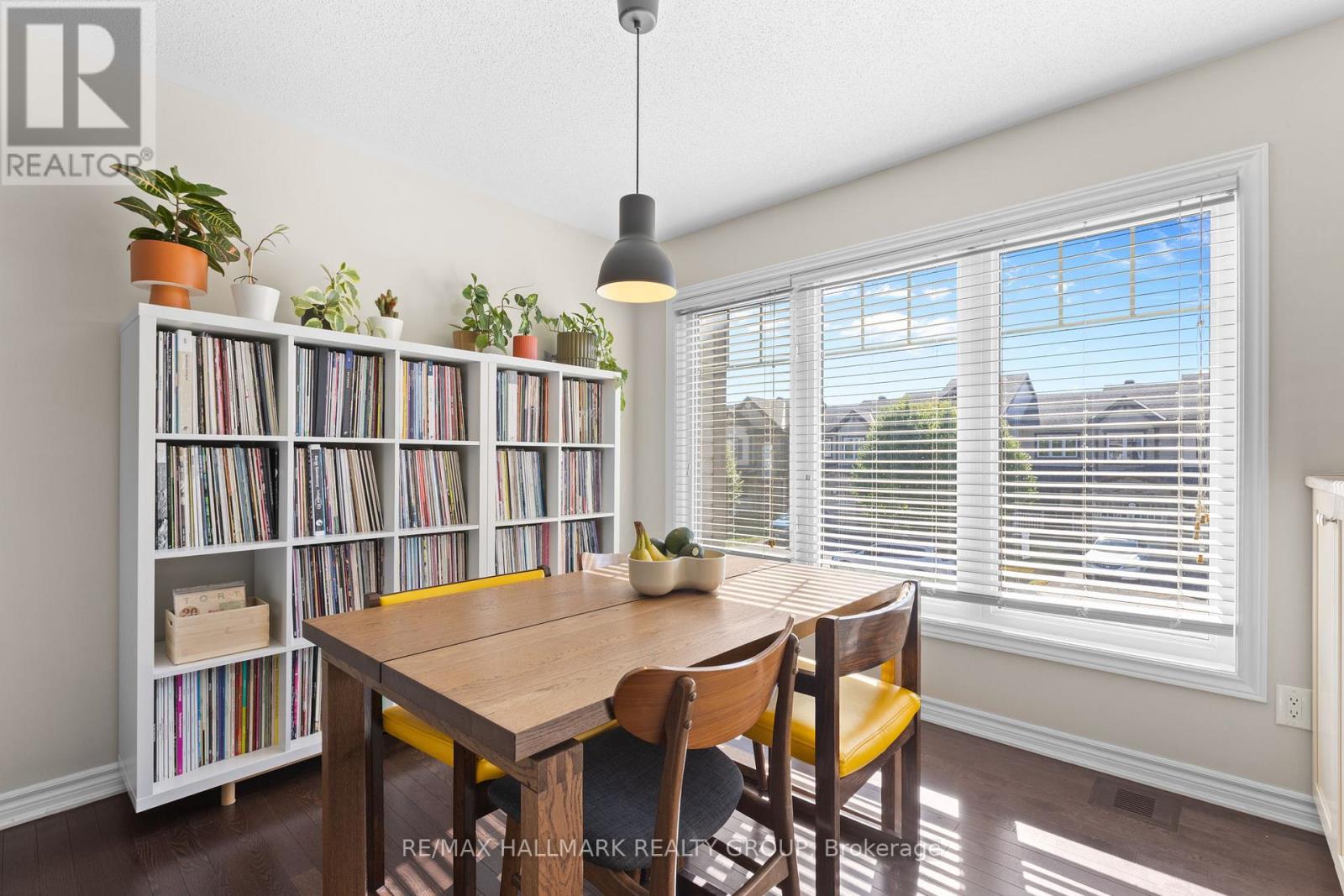 469 Meadowhawk Crescent