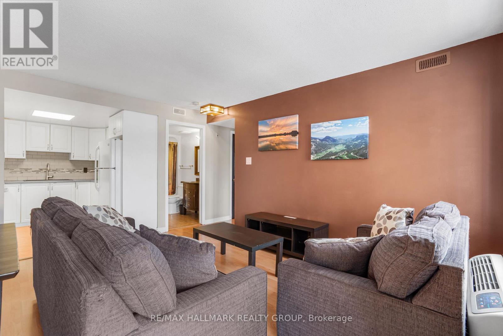 302 - 1005 Laurier Street