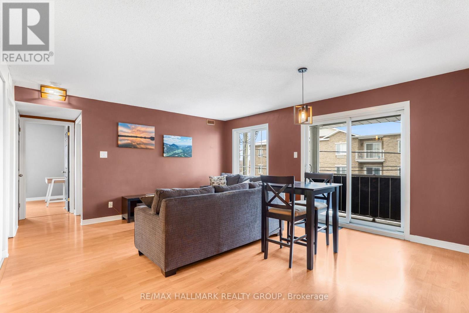 302 - 1005 Laurier Street