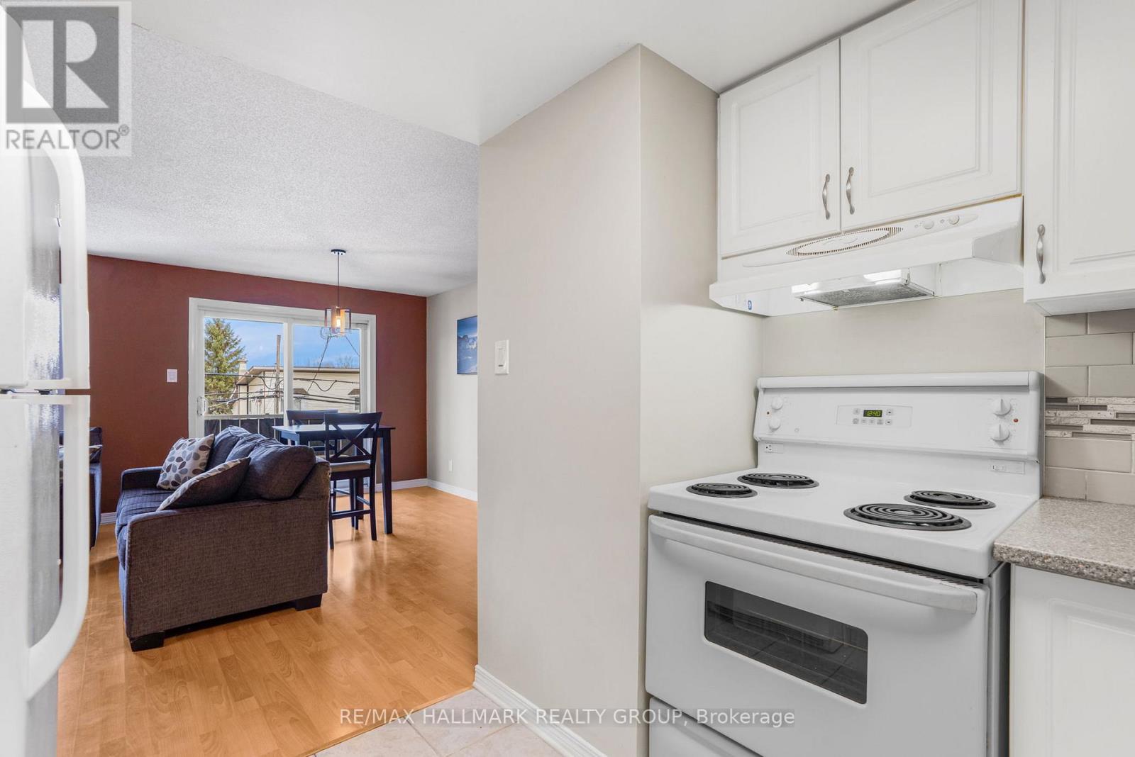 302 - 1005 Laurier Street