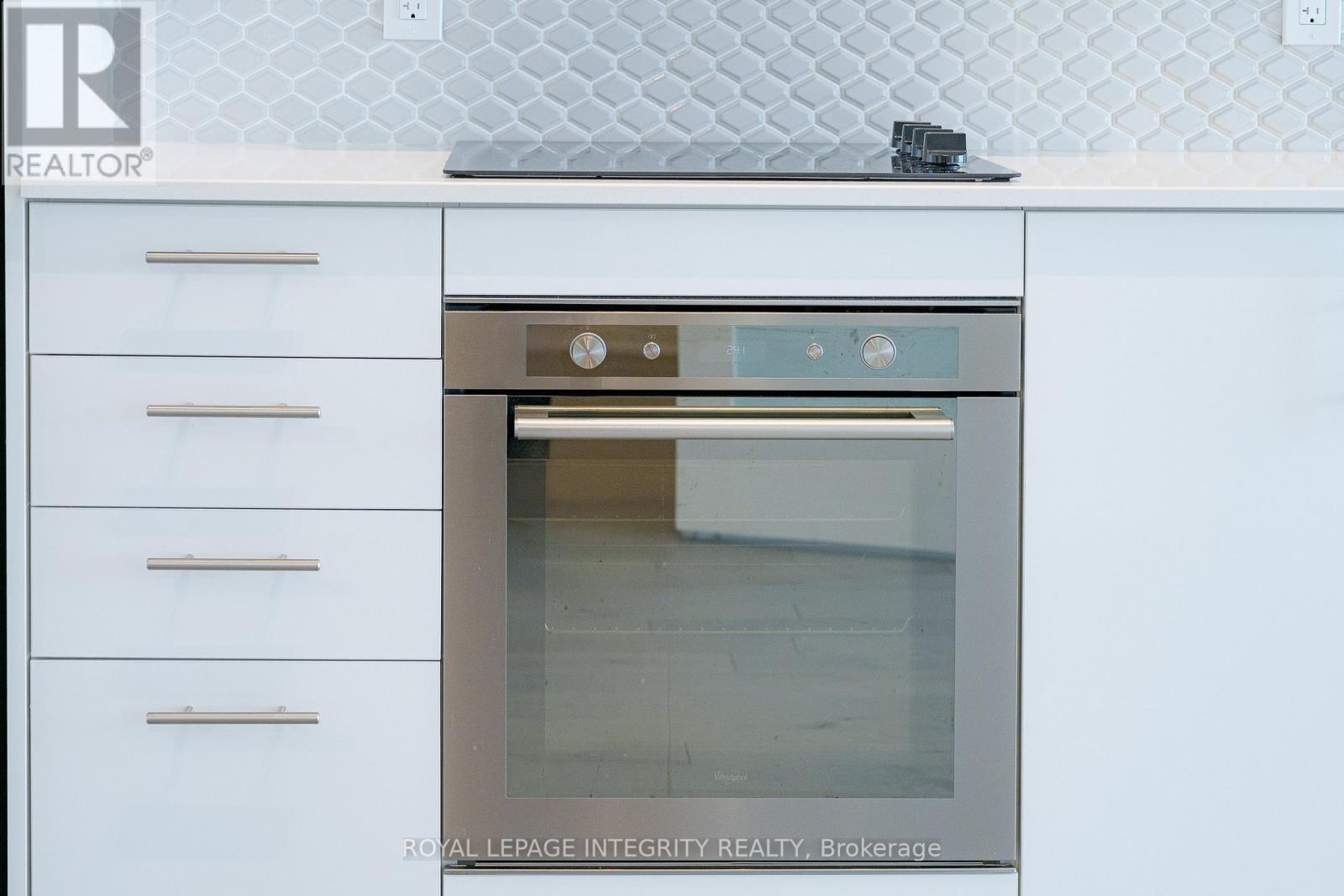 1703 - 805 Carling Avenue