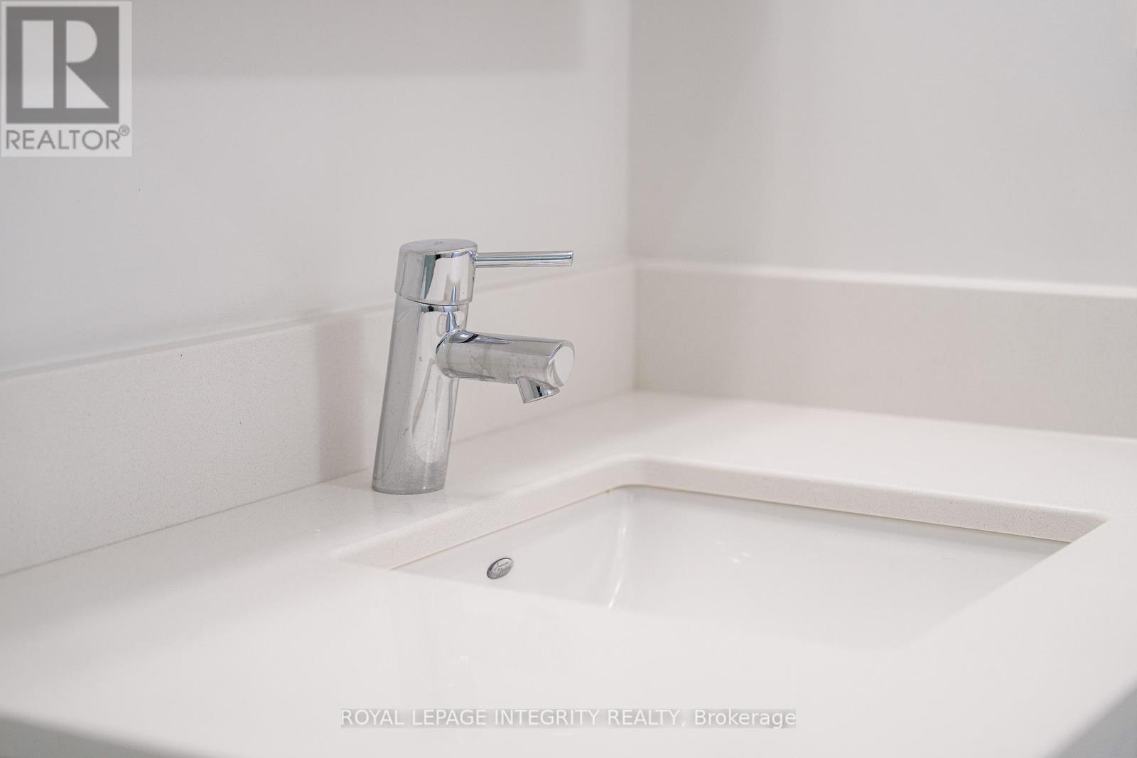 1703 - 805 Carling Avenue