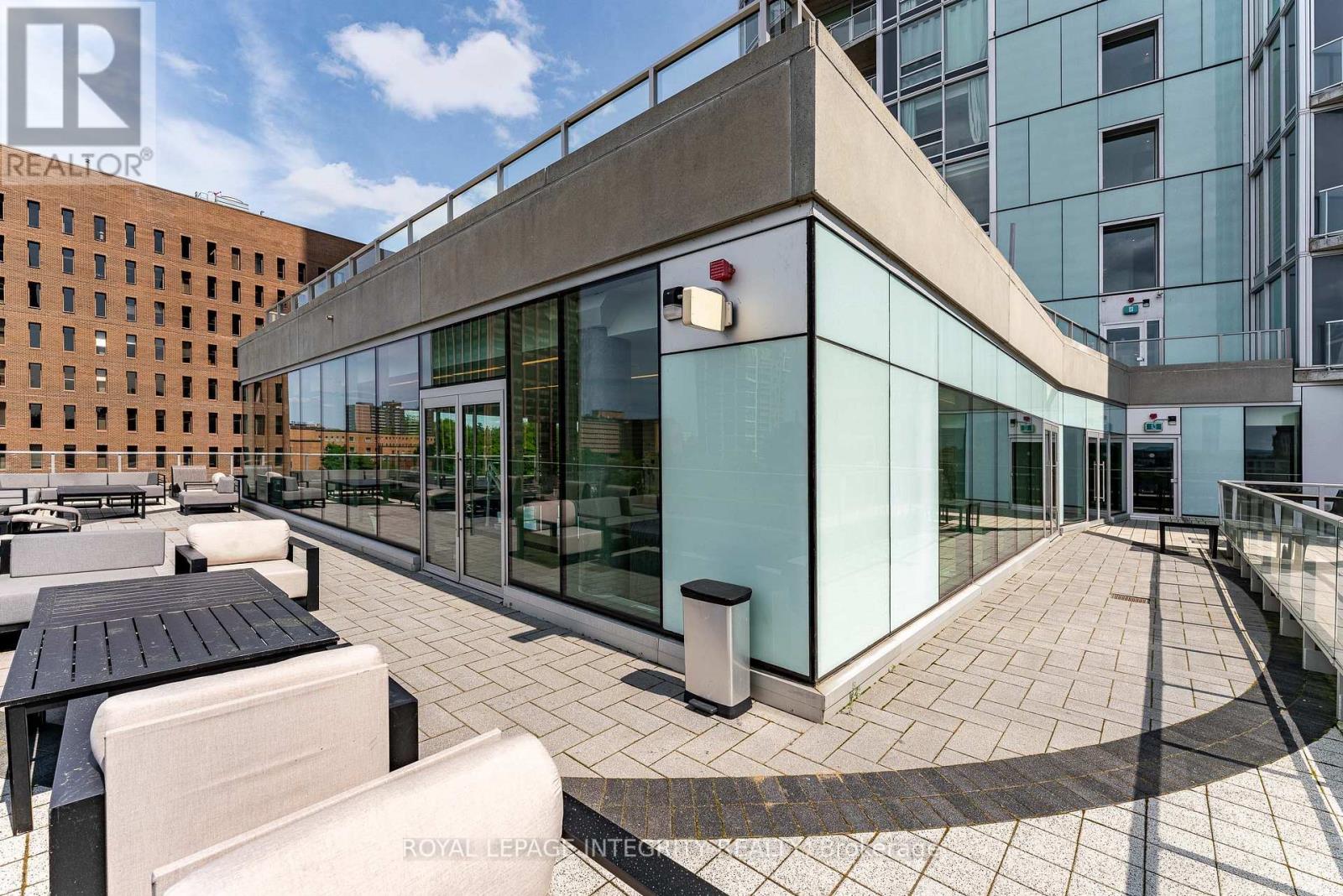 1703 - 805 Carling Avenue