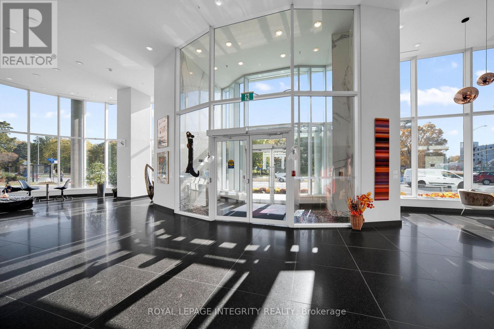 1703 - 805 Carling Avenue