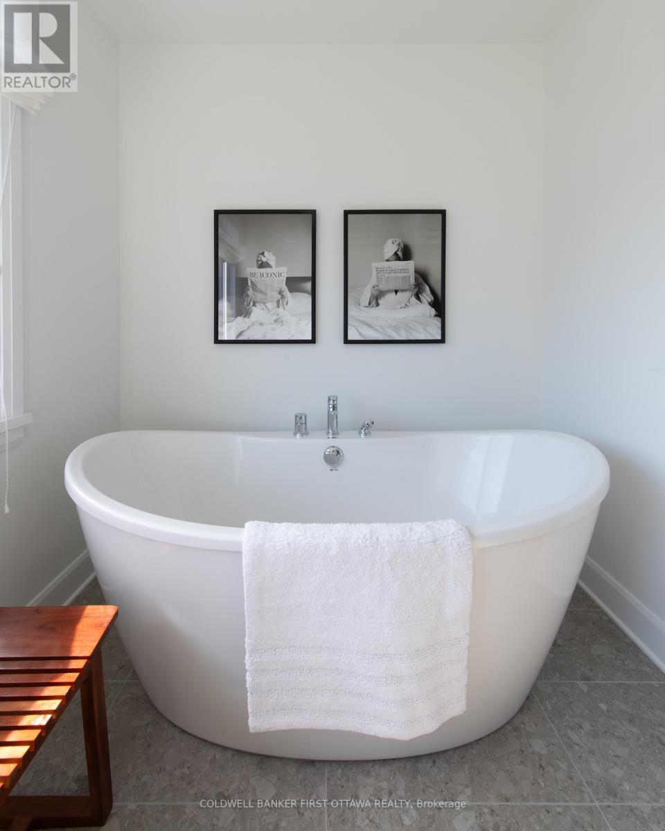 1702 Rotterdam Circle