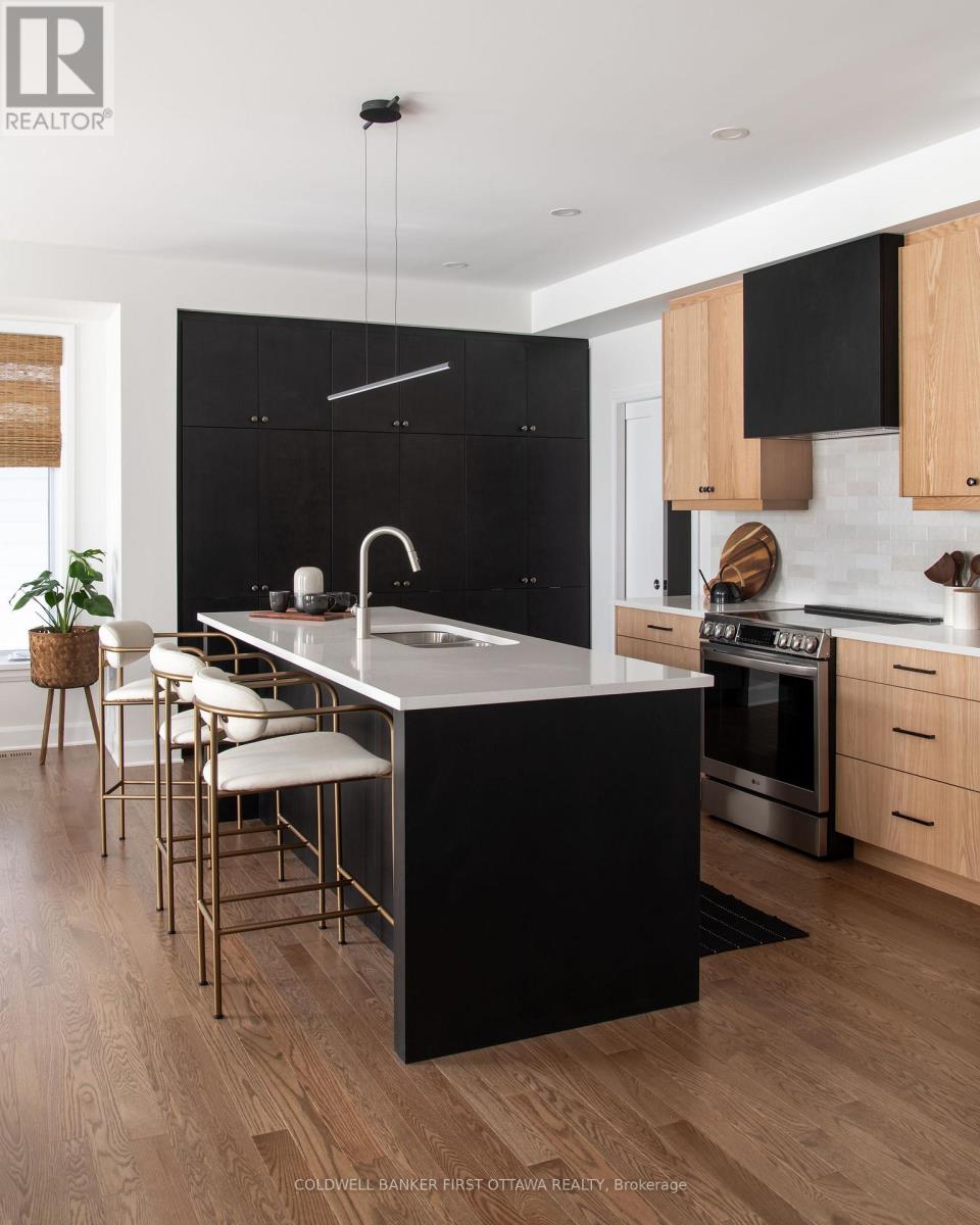 1702 Rotterdam Circle