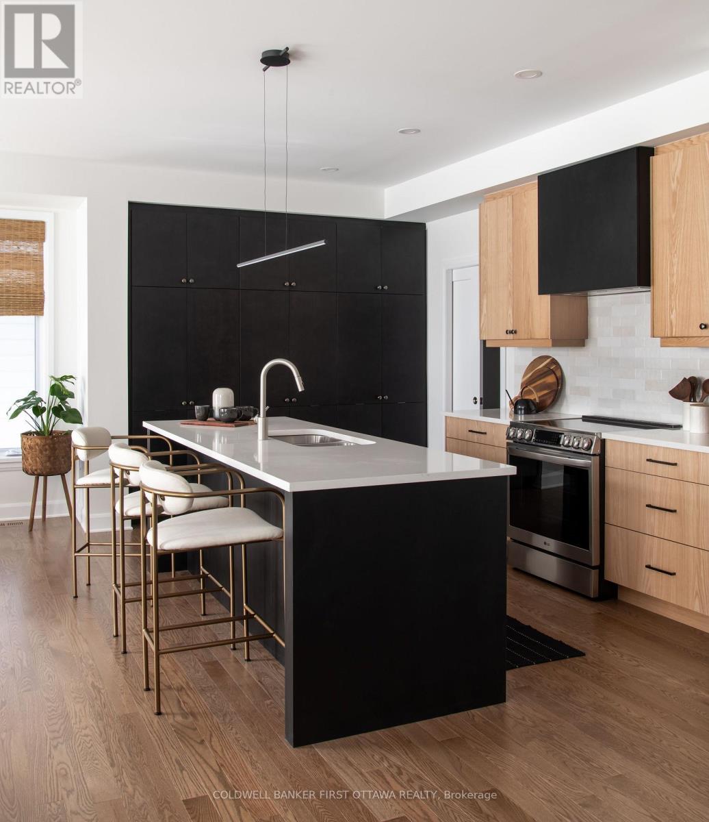 1702 Rotterdam Circle