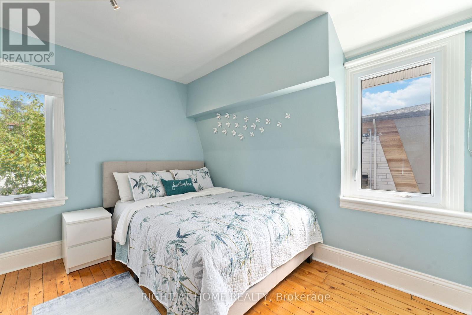 284 Churchill Avenue N