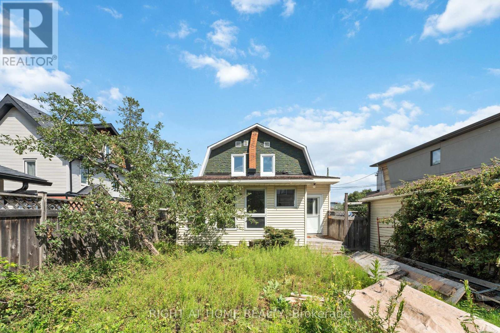 284 Churchill Avenue N