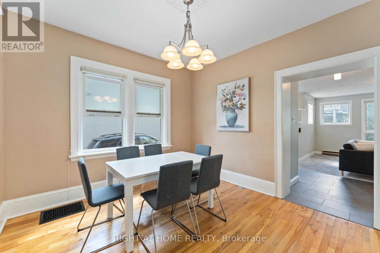 284 Churchill Avenue N