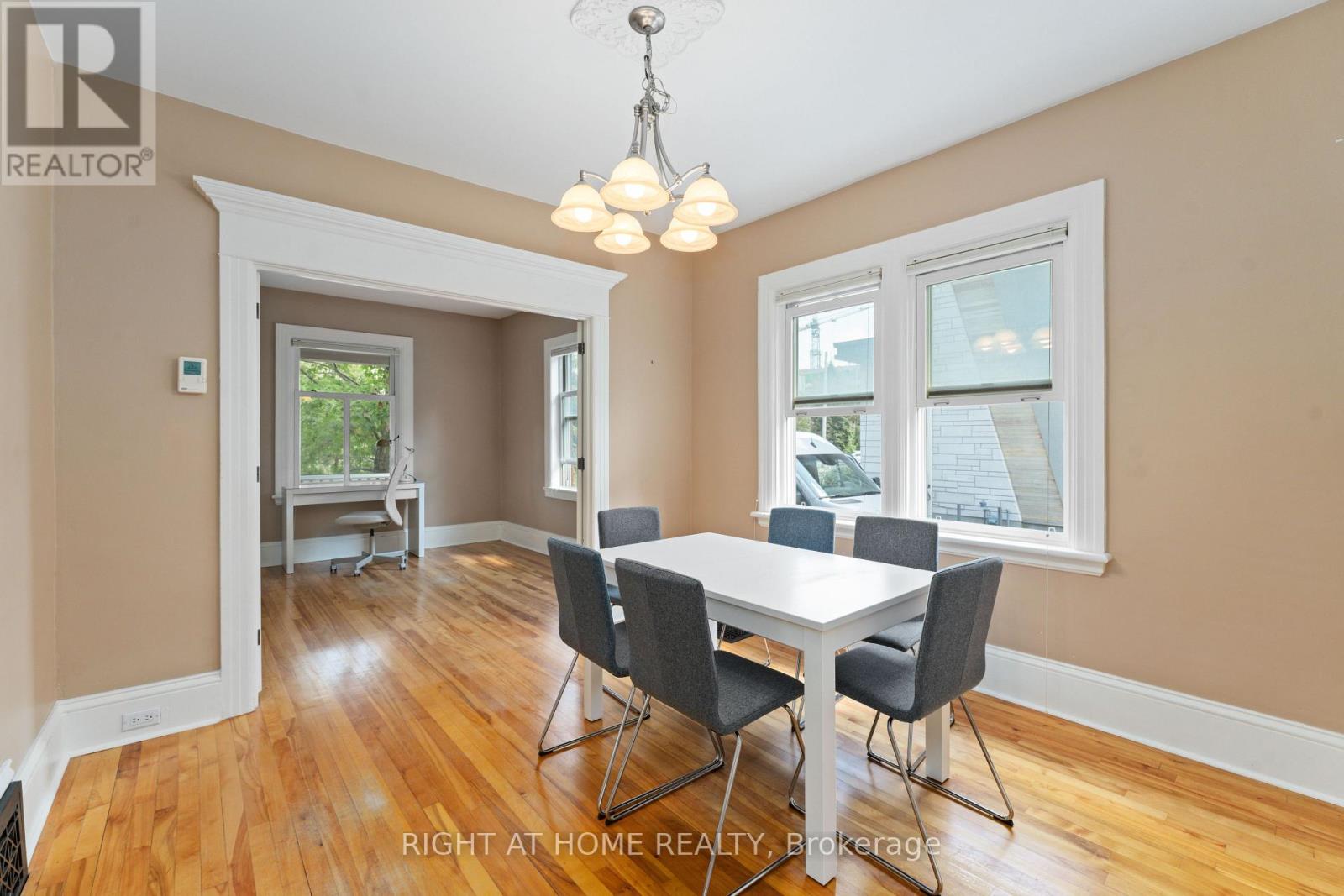 284 Churchill Avenue N