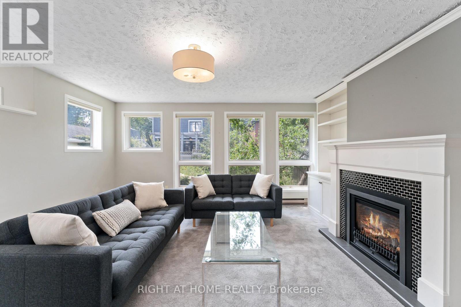 284 Churchill Avenue N