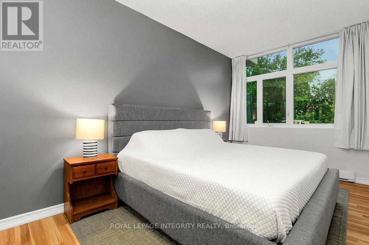 107 - 2019 Bank Street S