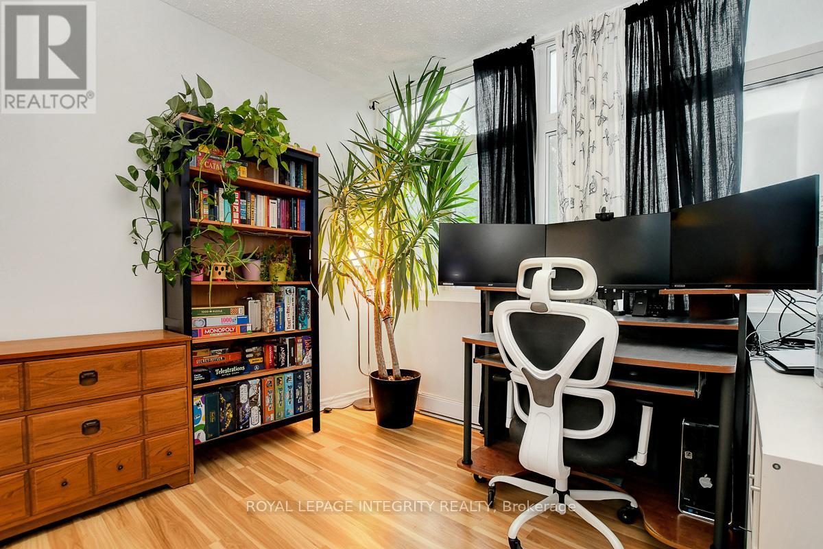 107 - 2019 Bank Street S