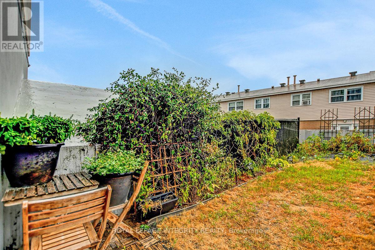 107 - 2019 Bank Street S