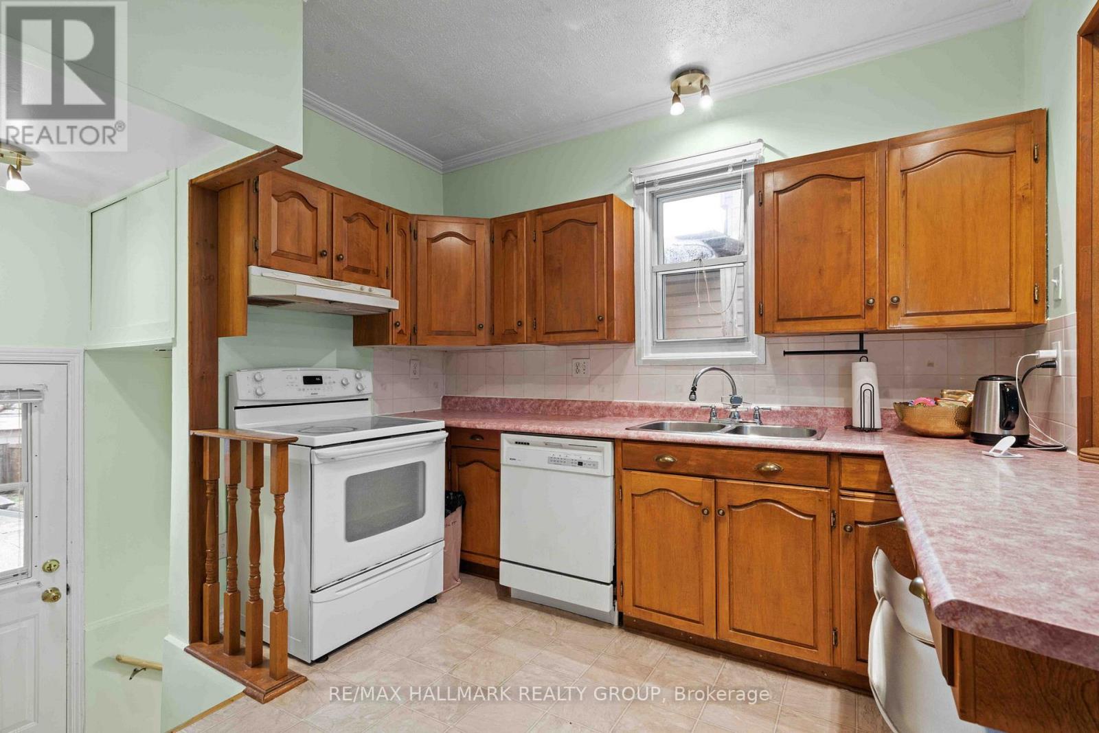 318 Shakespeare Street