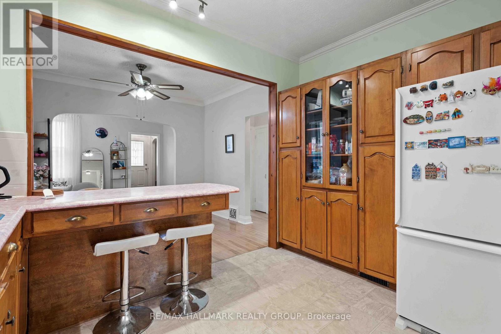 318 Shakespeare Street