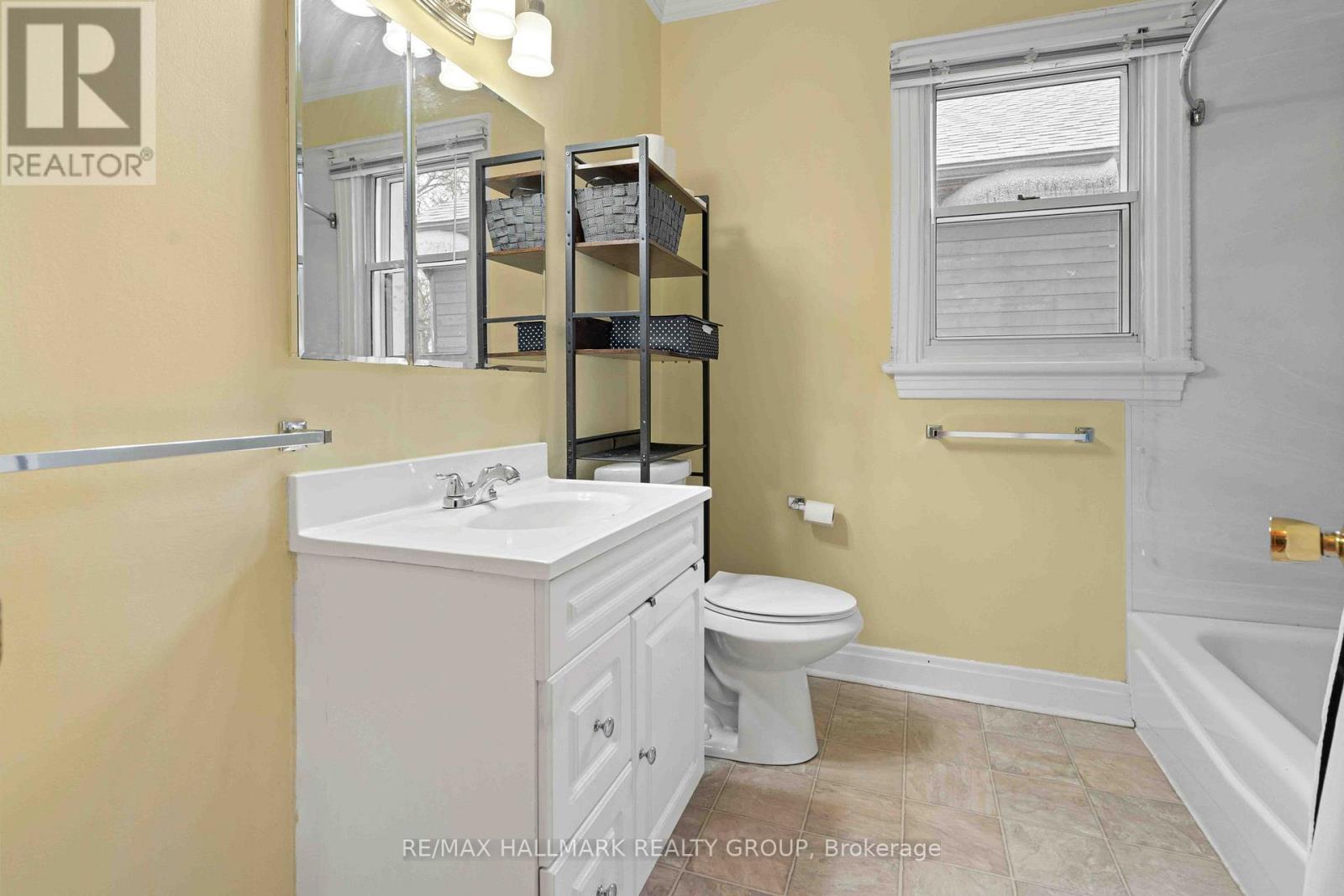 318 Shakespeare Street